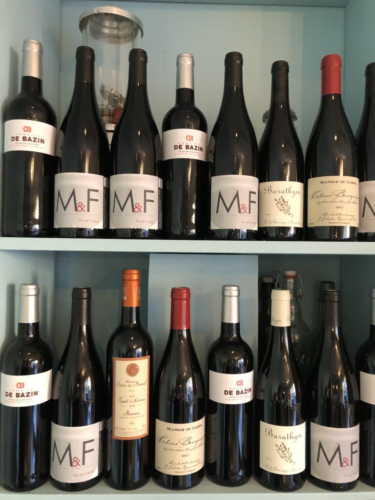 un choix de vins de la région sélectionnés pour vous accompagner dans votre repas. Ravigote choisi des vins qui s'accordent avec vos plats !
Ravigote, cuisine simple et authentique !